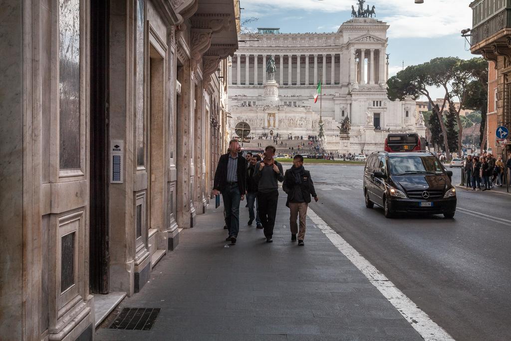 Amazing Suite Piazza Venezia Рим Екстер'єр фото